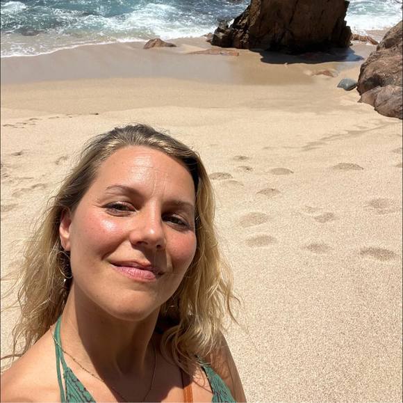 Meet your Posher, Jackie - Picture 1 of 1